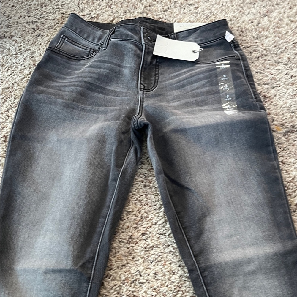 NWT- Maurices Mid Rise Jeggings